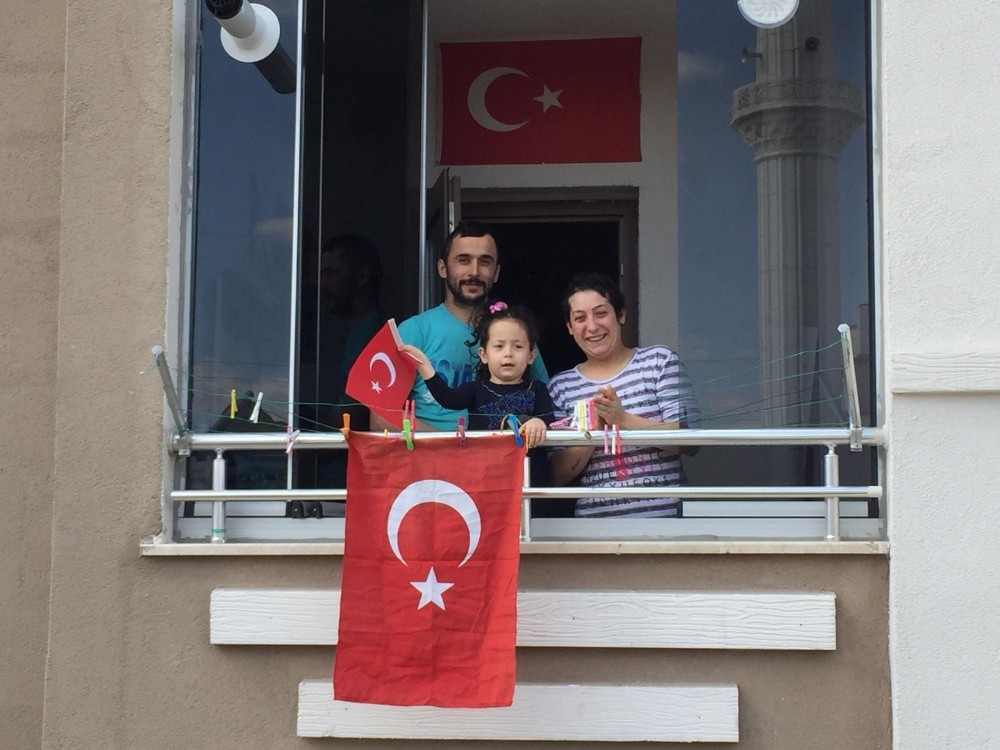 Korona virüs çocukların mutluluğuna engel olamadı 