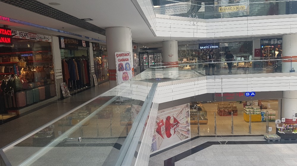 Korona virüs dolayısıyla kapanan mağazalar yeniden açılmaya başladı 