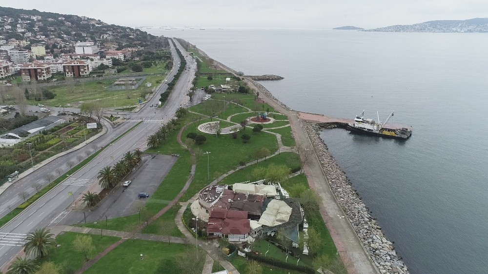 Korona virüs nedeniyle boş kalan Anadolu Yakası sahil şeridi havadan görüntülendi 