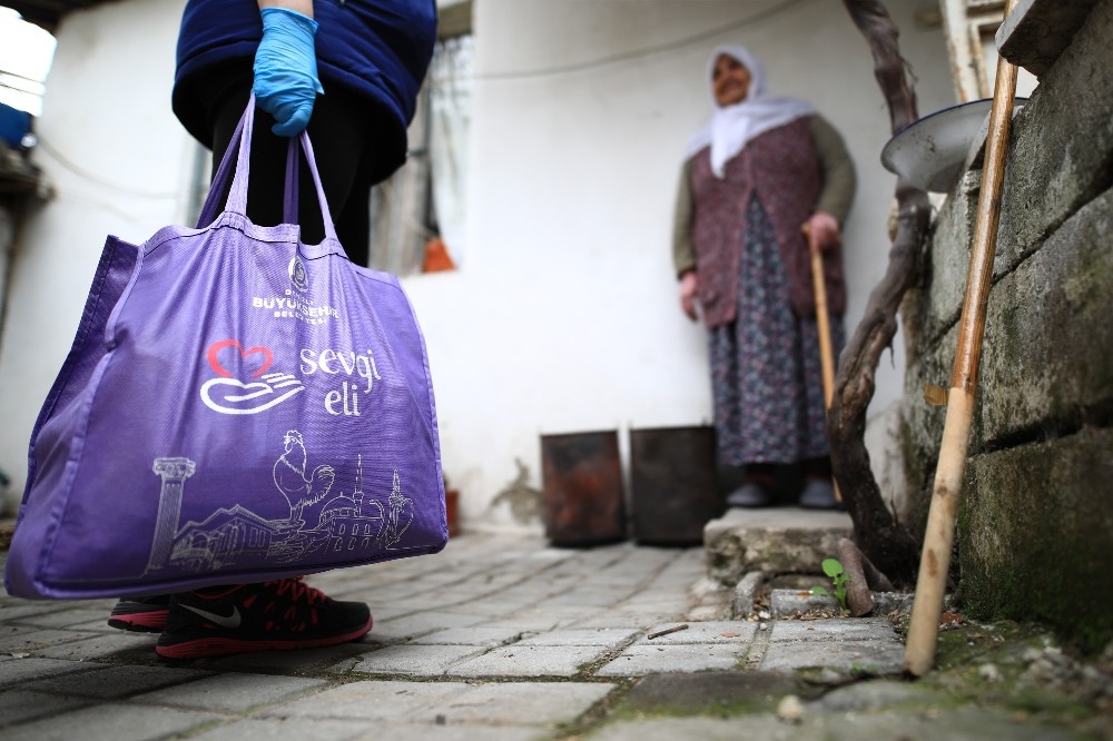 Korona virüs nedeniyle dışarı çıkmaları kısıtlanan 65 yaş üzeri vatandaşların ihtiyaçları karşılanıyor 