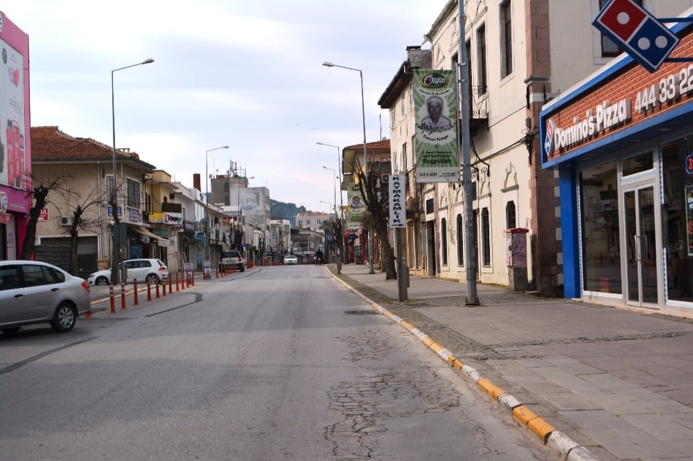 Korona virüs salgını ardından Ayvalık’ta sokaklar boşaldı 