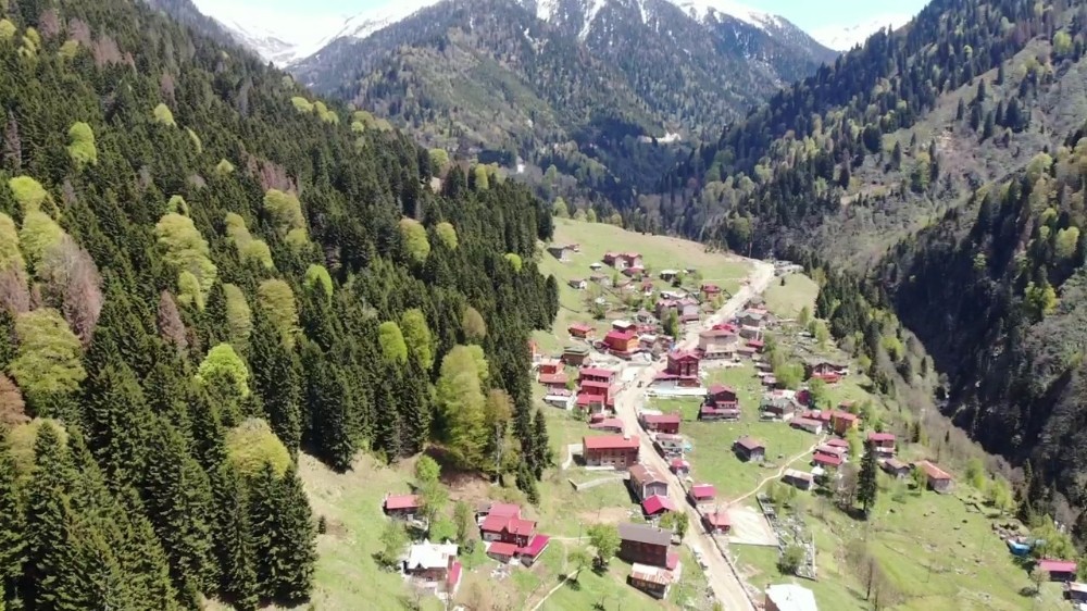 Korona virüs salgını sürecinde Ayder Yaylası’ndaki kentsel dönüşüm çalışmaları hız kazandı 