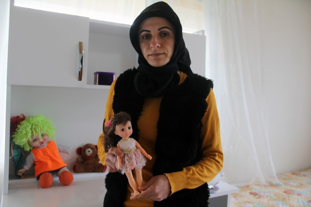 Korona virüs salgını tedbirleri nedeniyle çocuklarını göremeyen anne yetkililerden yardım istedi 