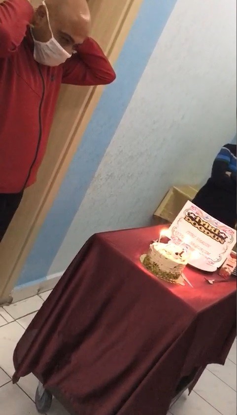 Korona virüs savaşçısı doğum gününde eşine ve çocuğuna sarılamadı 