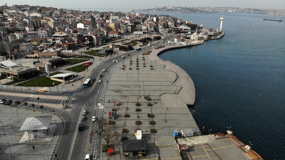Korona virüs sonrası sessizliğe bürünen Üsküdan Meydanı havadan görüntülendi 