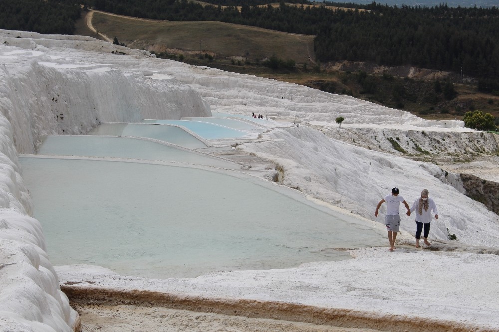 Korona virüs süreci turizm ve bağlantılı sektörleri yüzde 60 oranında olumsuz etkiledi 