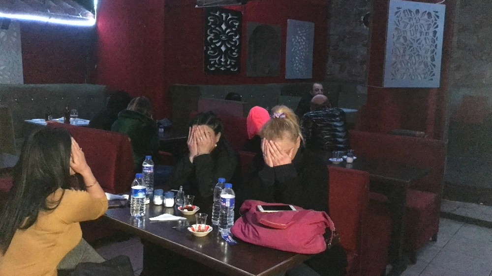 Korona virüs tedbirlerine uymayan gece kulübüne operasyon: 20 gözaltı 