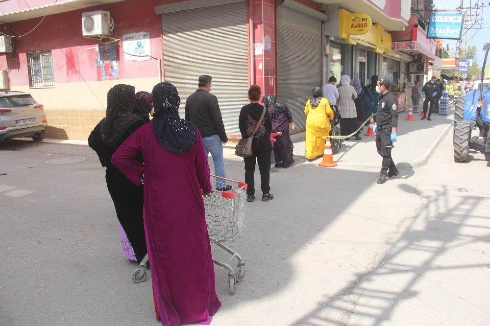 Korona virüs yardımında sosyal mesafe uyarısı 