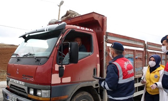 Korona virüse karşı Bayburt’ta vatandaşlar bilgilendiriliyor 
