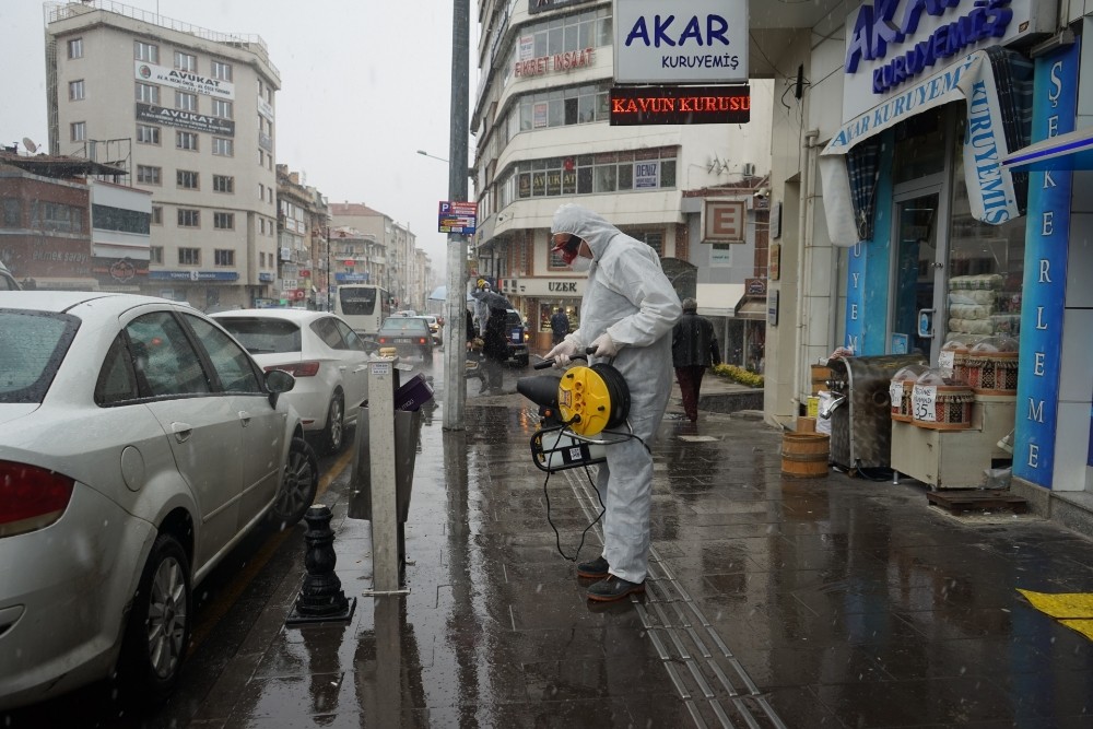 Korona virüse karşı dezenfeksiyon çalışmaları yoğunlaştırıldı 
