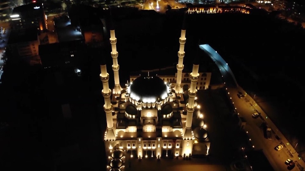Korona virüse karşı dualar yükselmeye devam ediyor 