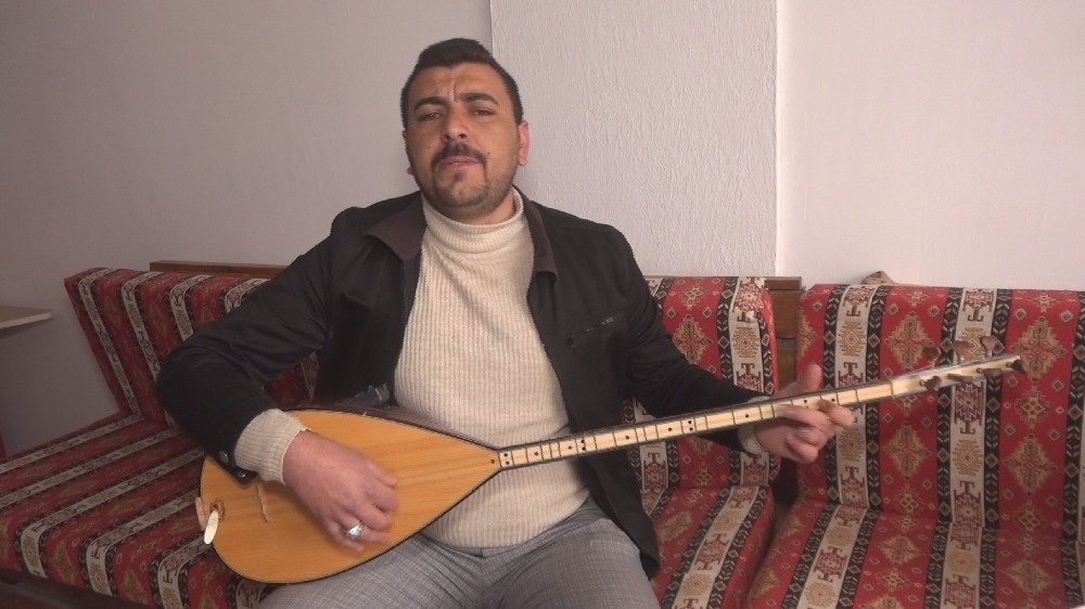 Korona virüse karşı türkü besteledi 