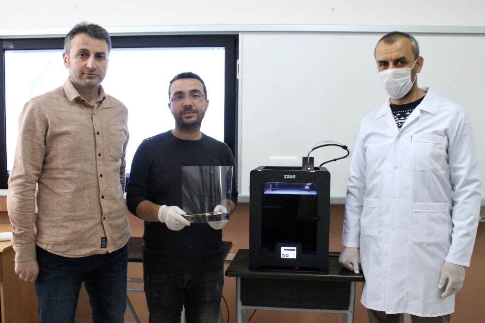 Korona virüse karşı yüz koruyucu “siper maske” önlemi 