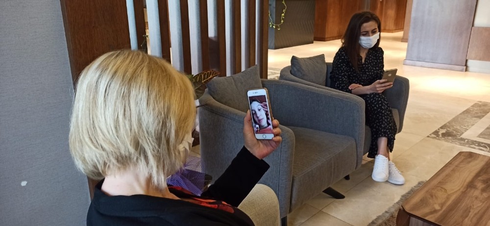 Korona virüsle mücadele eden sağlıkçıların buruk Anneler Günü 