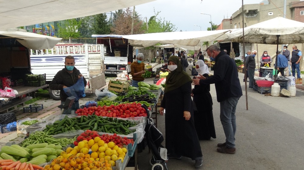 Korona virüsten dolayı 15 gün kurulmayan pazar yeniden açıldı 