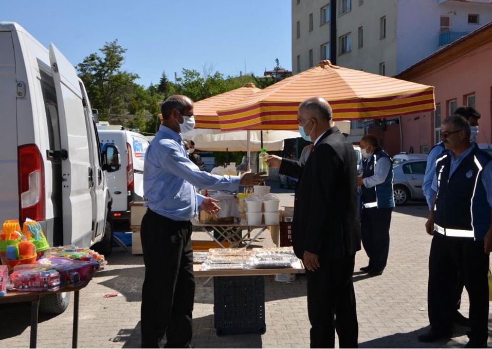 Korona virüsten dolayı kurulmayan pazar yeniden açıldı 
