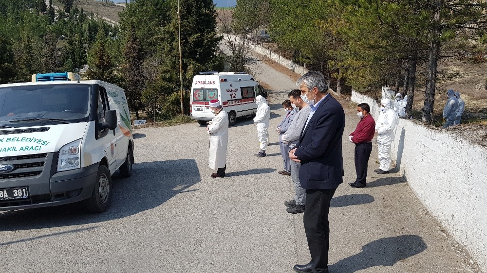 Korona Virüsten hayatını kaybeden işadamı toprağa verildi 