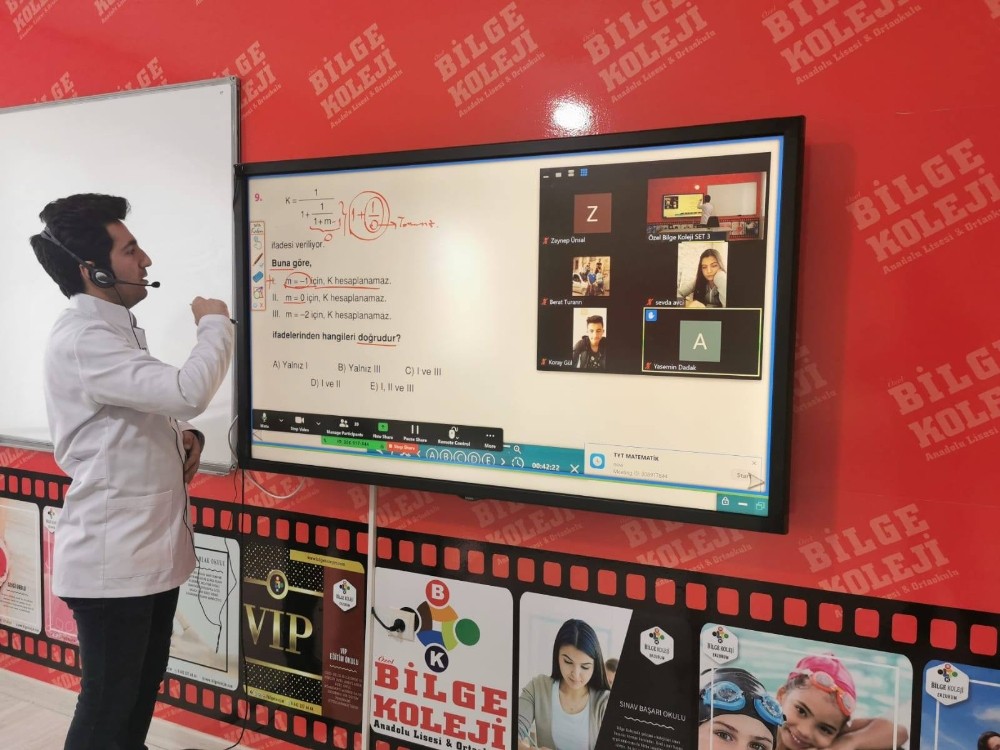 Korona virüsü deneme sınavlarına da engel olamadı 