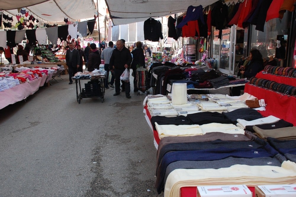 Korona virüsü Keşan pazarında alışverişi vurdu 