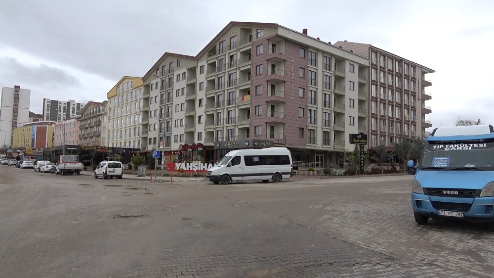 Korona virüsü tatili bir şehri boşalttı 