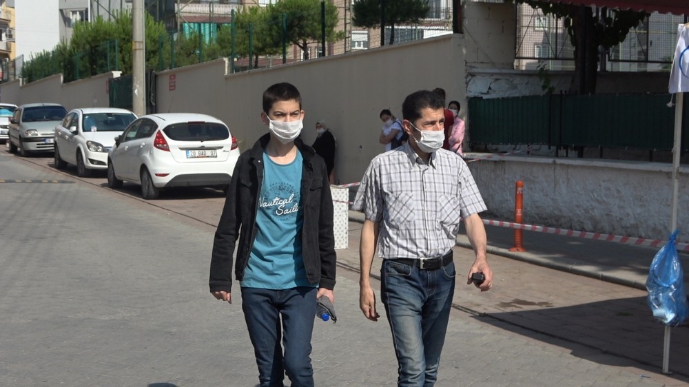 Korona virüsü tedbirleri kapsamında 20 bine yakın öğrenci LGS’de ter döktü 