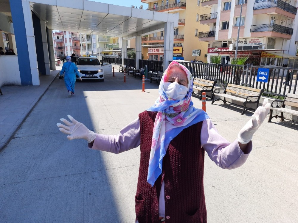 Korona virüsü yenen 70 yaşındaki kadın: “Virüs beni yıkacaktı. Ben virüsü yıktım” 