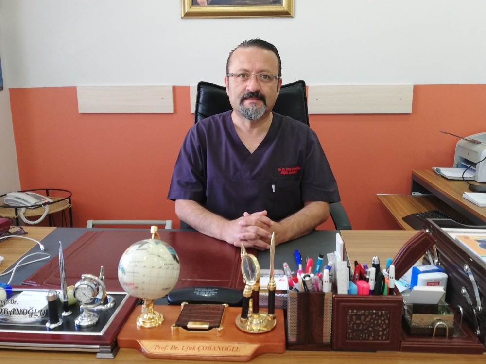 Korona virüsü yenen Prof. Dr. Çobanoğlu görevine başladı 