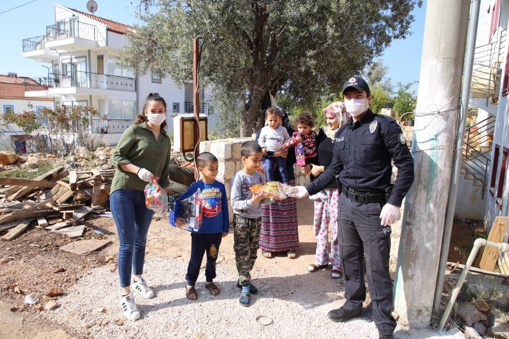 Korona virüsün giremediği turizmin gözbebeği ilçede 23 Nisan, çocuk şarkılarıyla kutlandı 