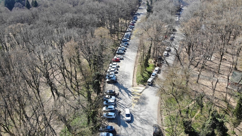 Korona virüsüne aldırış etmeyen vatandaşlar Belgrad Ormanı’na akın etti 