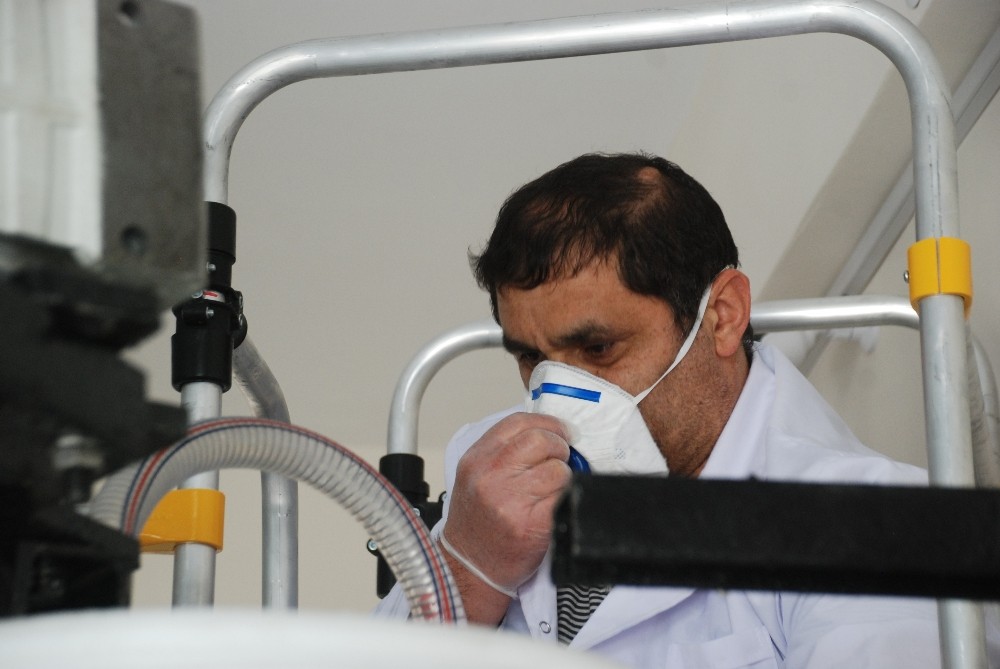 Korona virüsüne karşı okulda dezenfektan üretimi 