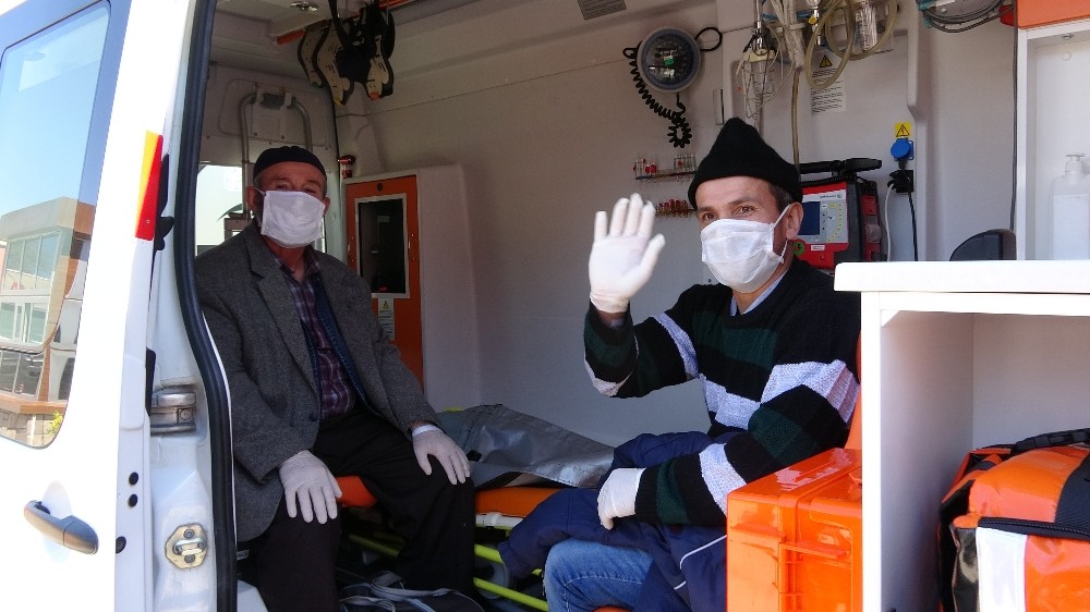 Koronadan iyileşen hemşire alkışlarla taburcu oldu 