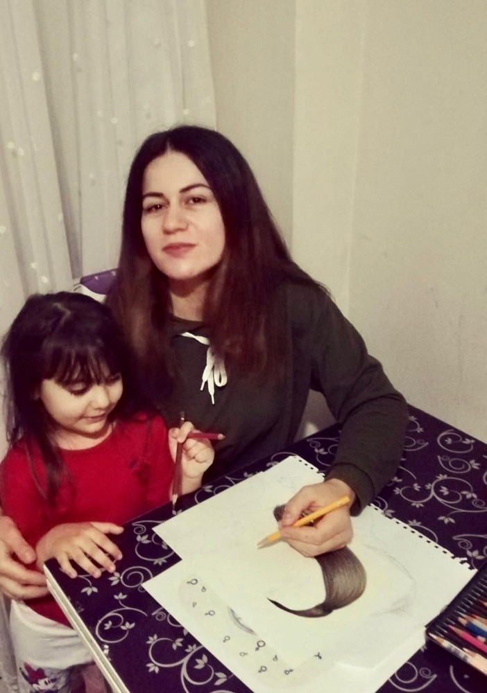 Koronalı günleri karikatür ile aşıyor 