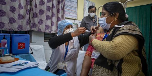 Koronanın vurduğu ülkeden şok eden haber! Aşı yerine tuzlu su enjekte edildi