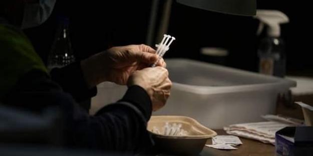 Koronavirüs aşısı için 13 saatlik yol katetti