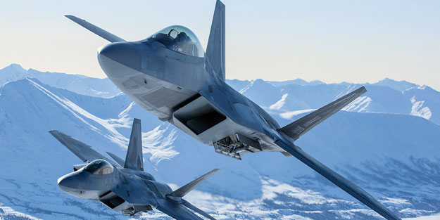 Koronavirüs de itişmelerini engelleyemiyor! ABD ve Rus uçakları karşı karşıya geldi