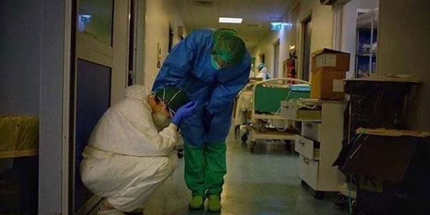 Koronavirüs durdurulamıyor! Doktorun yıkıldığı an böyle görüntülendi