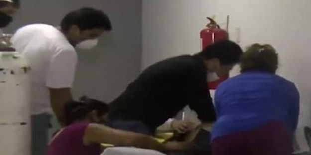 Koronavirüs hastasının ölüm anını televizyonda yayınladılar