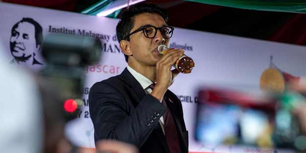 ‘Koronavirüs ilacını bulduk’ demişlerdi! Ülkedeki son gelişme şok etkisi yaptı