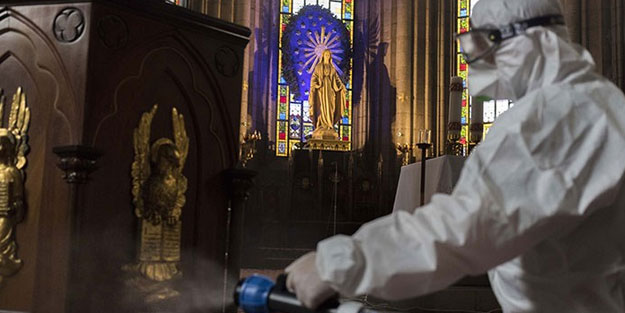 Koronavirüs kiliselere yaradı