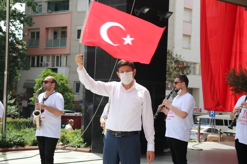 Koronavirüs Nazilli’de bayram coşkusuna engel olamadı 