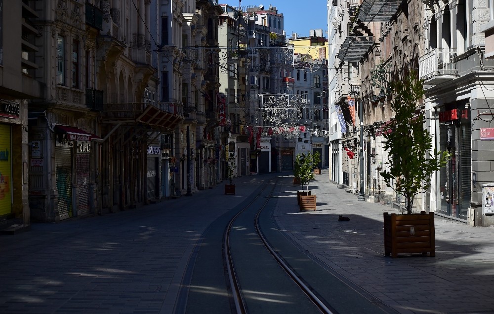 Koronavirüs öncesi ve sonrası İstiklal Caddesi 