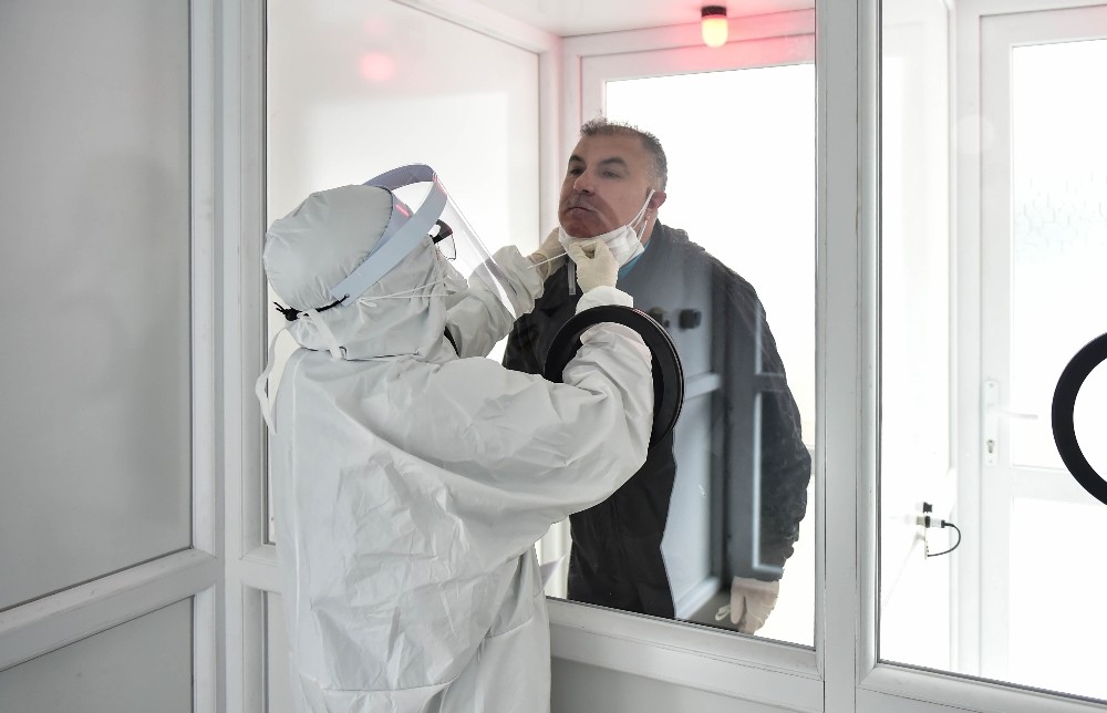 Koronavirüs testlerinde kullanılan negatif basınçlı kabin görüntülendi 