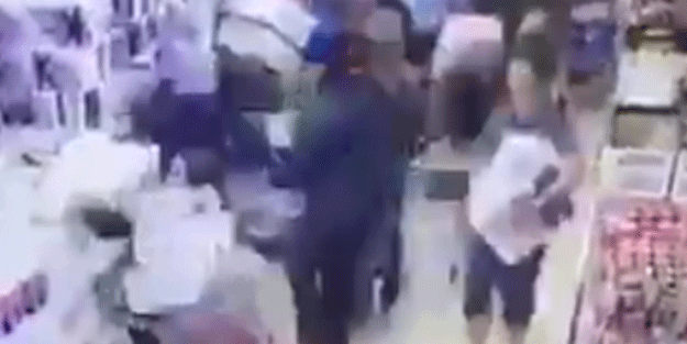 Koronavirüs Türkiye’ye dayandı! İşte markete böyle daldılar