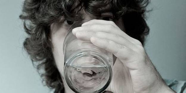 Koronavirüse yakalananlar dikkat: Bu şekilde kolayca atlatabilirsiniz! Peki su içmenin faydaları neler?