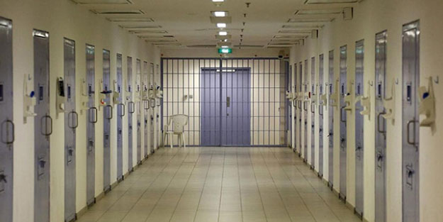 Koronavirüsten 2 kayıp veren ülke yüzlerce mahkumu serbest bıraktı