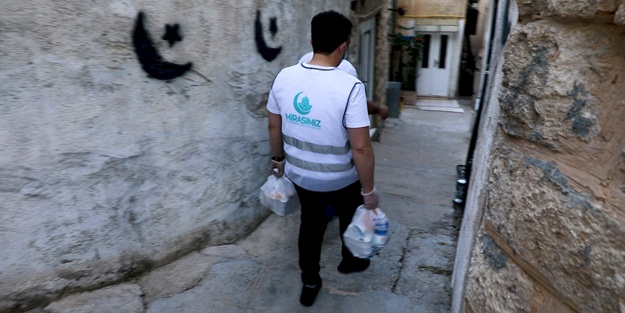 Koronavirüsten etkilenen Kudüslülere Türkiye'den yardım