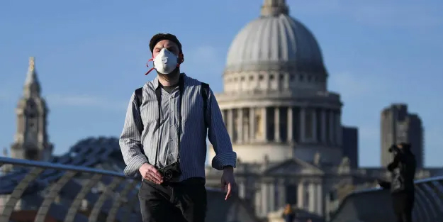 Koronavirüsten kırılan ülkede 400 kişilik düğüne polis baskını