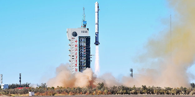 Koronavirüsü alt etmeye başlayan Çin’den uzay hamlesi! Yörüngeye gönderildi