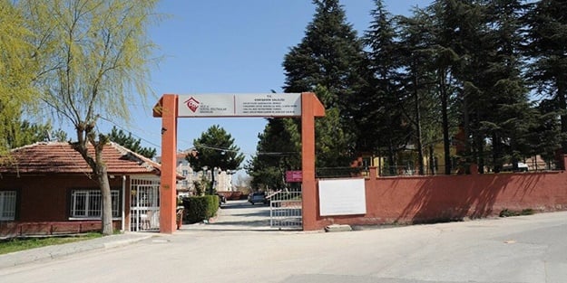 Koronavirüsü huzurevine sıçradı: Hastaneye kaldırıldılar
