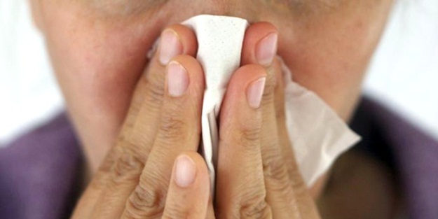 Koronavirüsü soğuk algınlığından ayıran kilit semptom belirlendi